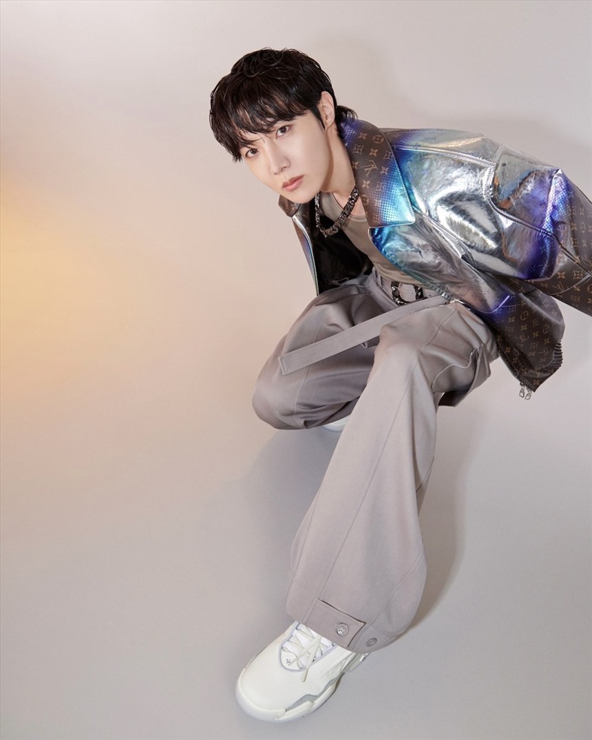 HYBE đưa ra tuyên bố chính thức về việc J-Hope BTS nhập ngũ - Ảnh 3.