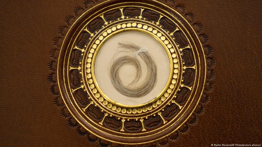 (Bài đăng Chủ nhật) Khó khăn tìm mẫu tóc để giải mật mã cuộc đời Beethoven - Ảnh 2.