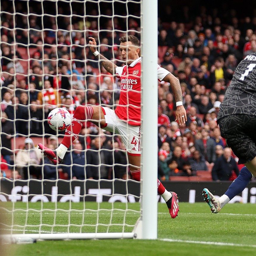 Jesus tỏa sáng rực rỡ ngày trở lại, Arsenal thắng tưng bừng Leeds - Ảnh 2.