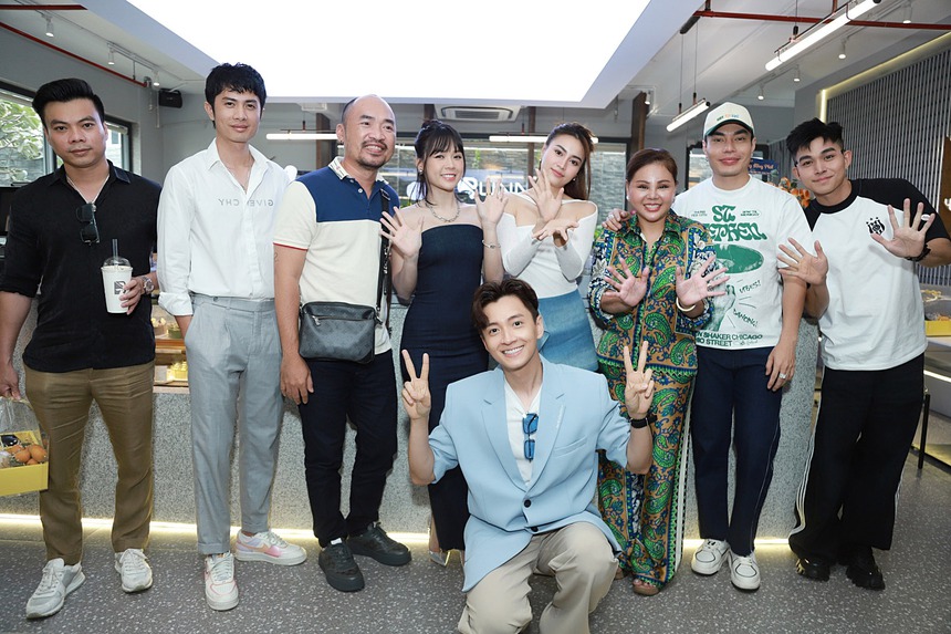 Dàn sao Vbiz hội ngộ trong 'ngày vui' của Ngô Kiến Huy, Lan Ngọc chiếm spotlight với trang phục quyến rũ - Ảnh 11.