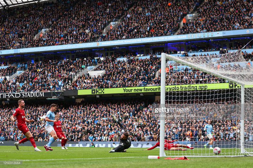 Vùi dập Liverpool tại Etihad, Man City thu hẹp khoảng cách với Arsenal - Ảnh 1.