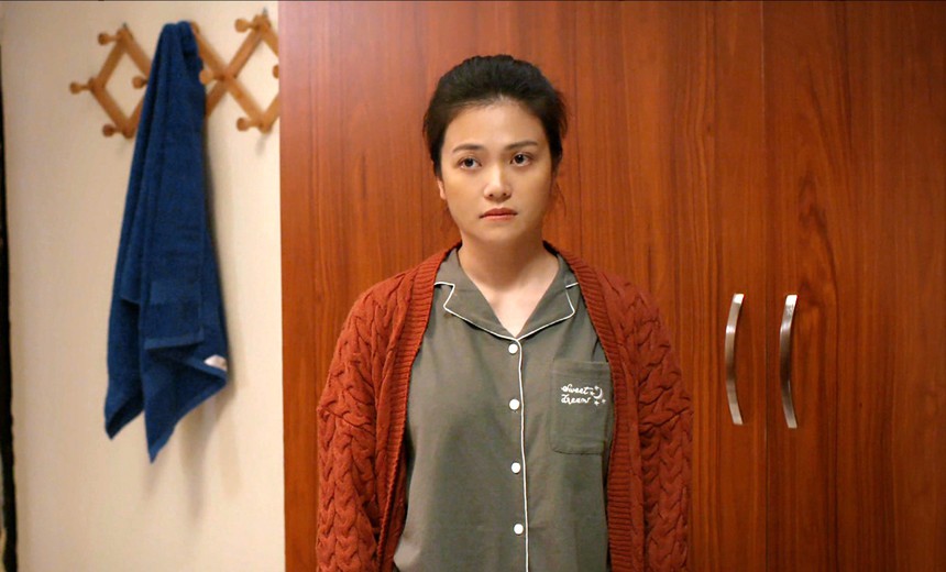 Sao nữ bỏ qua hình tượng để vào vai: Kiều Anh tự làm xấu, Quỳnh Kool cắt phăng mái tóc dài - Ảnh 10. Sao nữ bỏ qua hình tượng để vào vai: Kiều Anh tự làm xấu, Quỳnh Kool cắt phăng mái tóc dài - Ảnh 10.