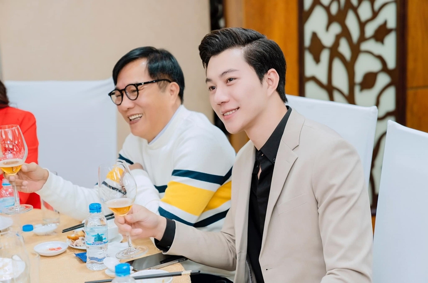 Nhiếp ảnh của cố NSND Hoàng Dũng gây chú ý khi đóng phim giờ vàng VTV - Ảnh 3. Nhiếp ảnh của cố NSND Hoàng Dũng gây chú ý khi đóng phim giờ vàng VTV - Ảnh 3.