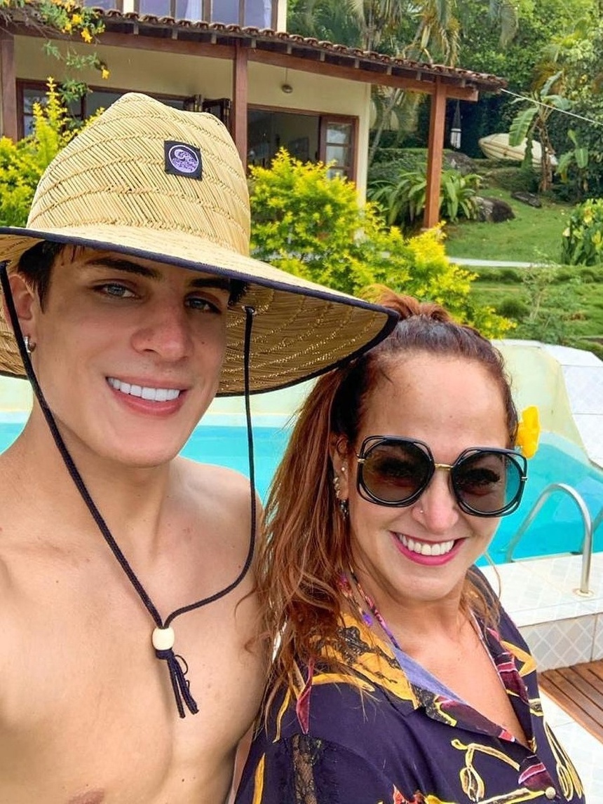 Tố bị mẹ Neymar 'cắm sừng', tình cũ kém 30 tuổi vẫn khóc lóc nài nỉ: Hãy chờ anh... - Ảnh 2.