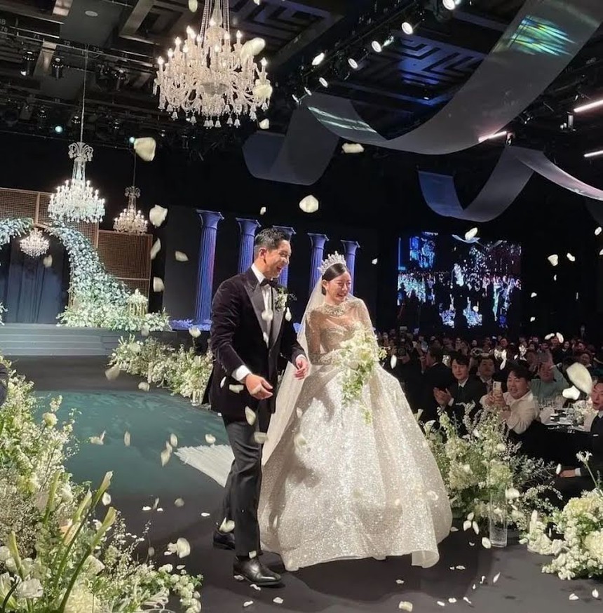 Bị đồn 'cưới chạy bầu', vợ chồng Lee Seung Gi nói gì? - Ảnh 1.