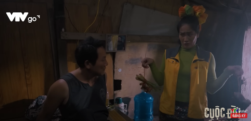 'Cuộc đời vẫn đẹp sao' tập 4: Chồng 'đã khuất' của Luyến bất ngờ trở về giữa phố - Ảnh 2.