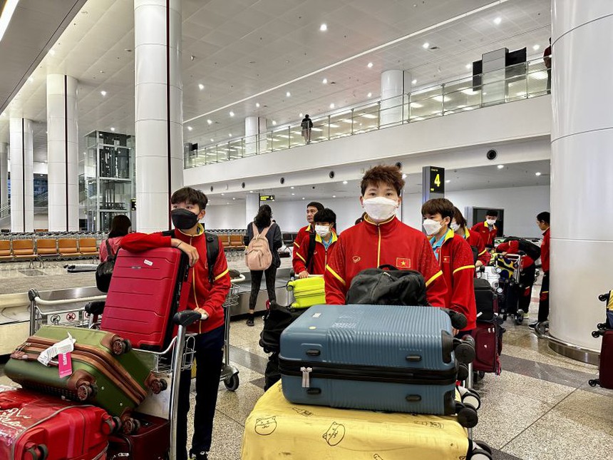 Thắng tưng bừng Nepal, tuyển nữ Việt Nam về Hà Nội chớp nhoáng rồi sang Nhật Bản tập huấn - Ảnh 2.