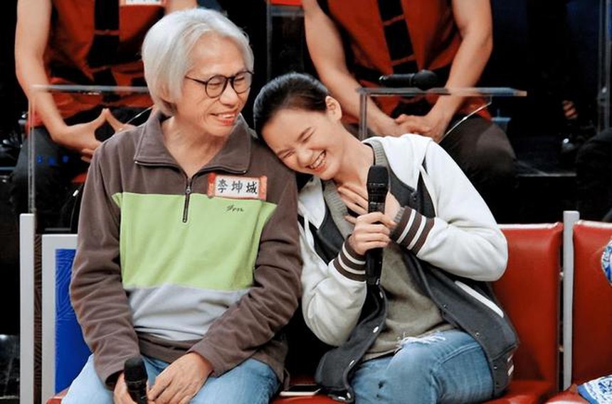 Xót xa lý do nhạc sĩ U70 vội cưới vợ trẻ kém 39 tuổi trong phòng bệnh, bí mật viết di chúc để lại tài sản 38 tỷ cho nàng - Ảnh 2.