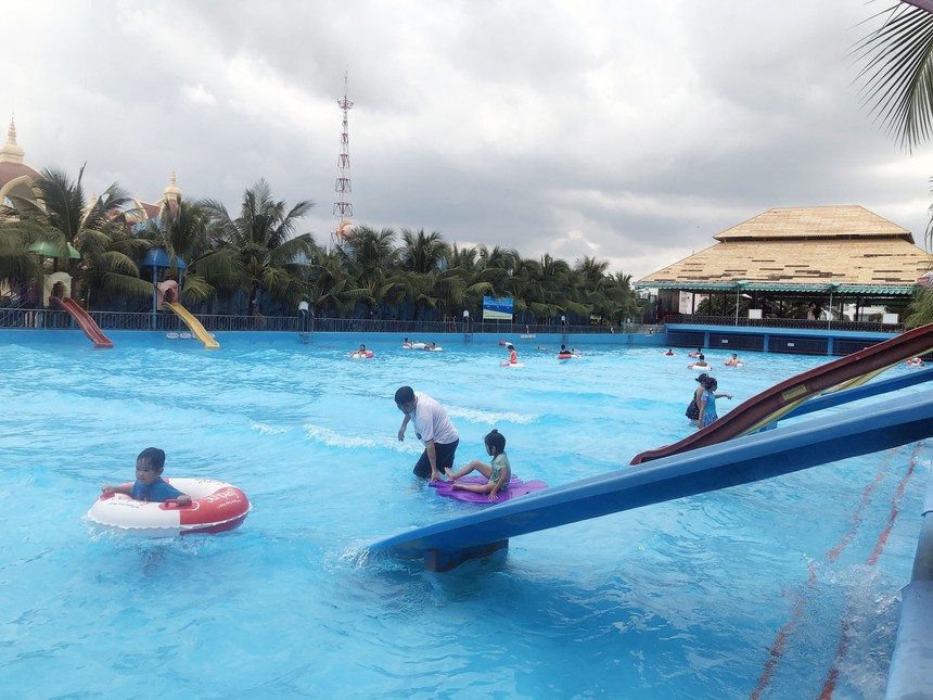 Hàng ngàn người 'săn' được tour du lịch giá rẻ dịp Lễ 30/4 - 1/5 và hè 2023  - Ảnh 1.