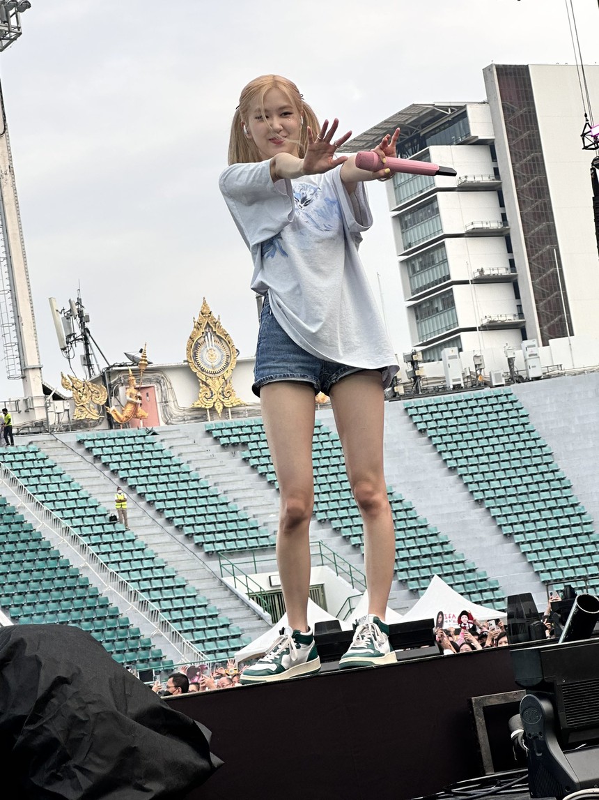 Stylist từng khiến BLACKPINK khốn đốn: Cảnh của Jennie bị xóa khỏi MV, Lisa phải lên tiếng xin lỗi - Ảnh 3.