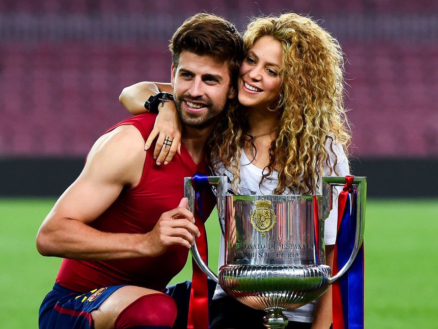 Cuộc gọi cuối cùng 'đầy căng thẳng và giận dữ' của Shakira cho Pique trước khi quyết định đưa con tới Mỹ - Ảnh 2. Cuộc gọi cuối cùng 'đầy căng thẳng và giận dữ' của Shakira cho Pique trước khi quyết định đưa con tới Mỹ - Ảnh 2.