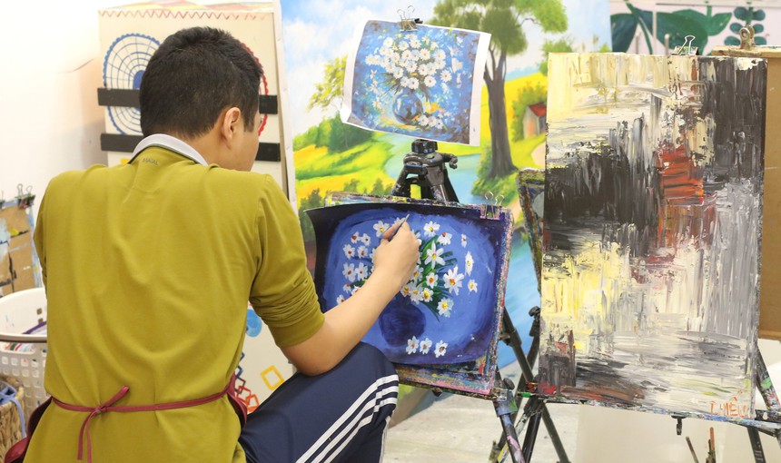 Họa sĩ Lương Giang và hành trình đặc biệt với trẻ tự kỷ - Ảnh 3.