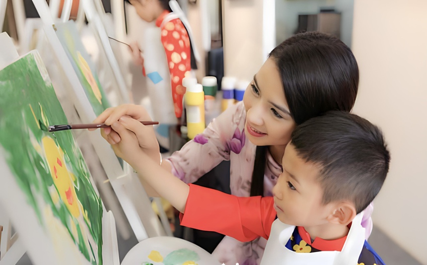 Họa sĩ Lương Giang và hành trình đặc biệt với trẻ tự kỷ - Ảnh 2.