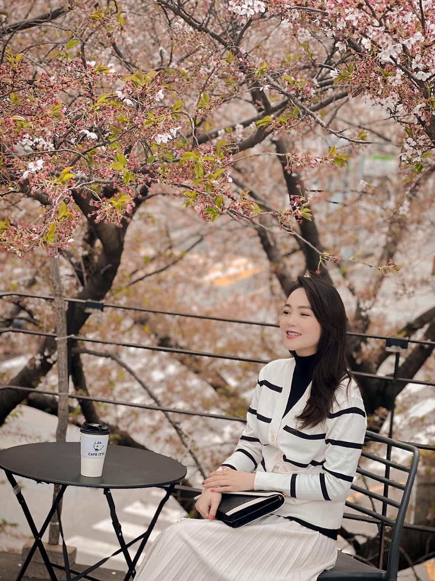 Gu thời trang ấm áp mà vẫn sành điệu của Minh Hằng ở Hàn Quốc - Ảnh 3.