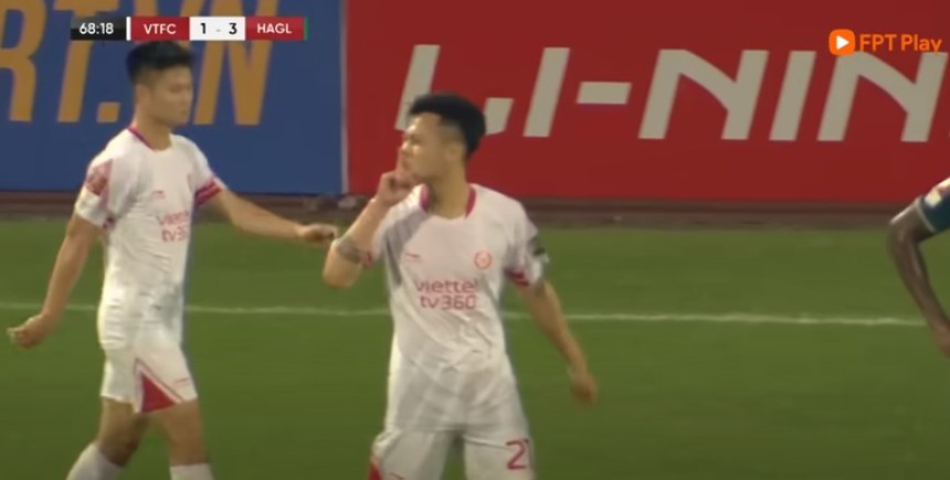 Đá cầu thủ HAGL rồi có ‘hành động lạ’, trò cưng thầy Park nhận án phạt treo giò của VFF  - Ảnh 4.