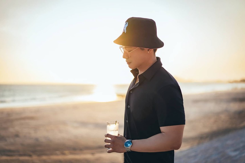 Đang có bạn gái, nam doanh nhân bất ngờ say đắm trai đẹp tiếp viên hàng không, quyết định công khai giới tính thật - Ảnh 8.