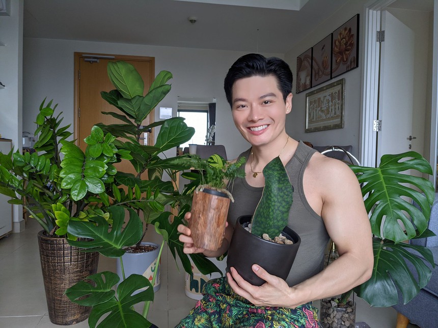 Đang có bạn gái, nam doanh nhân bất ngờ say đắm trai đẹp tiếp viên hàng không, quyết định công khai giới tính thật - Ảnh 7.