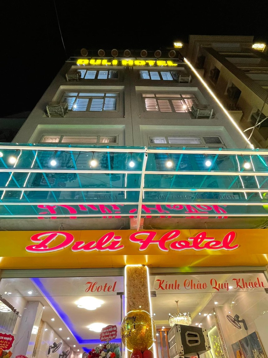 Tuổi 27 của Phan Văn Đức: Vợ đẹp con ngoan, sở hữu khách sạn, xế hộp tiền tỷ - Ảnh 2. Tuổi 27 của Phan Văn Đức: Vợ đẹp con ngoan, sở hữu khách sạn, xế hộp tiền tỷ - Ảnh 2.