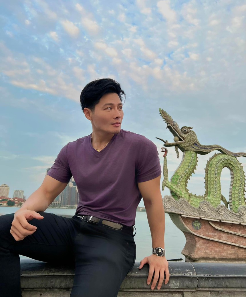 Đang có bạn gái, nam doanh nhân bất ngờ say đắm trai đẹp tiếp viên hàng không, quyết định công khai giới tính thật - Ảnh 4.