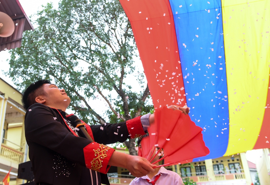 Ảo thuật gia Tô Đức hé lộ sự cố chim bồ câu bị ngạt, khiến trẻ em trong khán phòng bật khóc - Ảnh 1. Ảo thuật gia Tô Đức hé lộ sự cố chim bồ câu bị ngạt, khiến trẻ em trong khán phòng bật khóc - Ảnh 1.