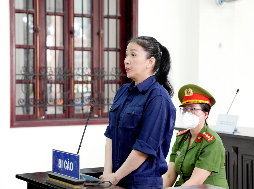 Tuyên phạt Youtuber 'Bích Thủy TV' 8 năm tù về tội lừa đảo chiếm đoạt tài sản - Ảnh 1.