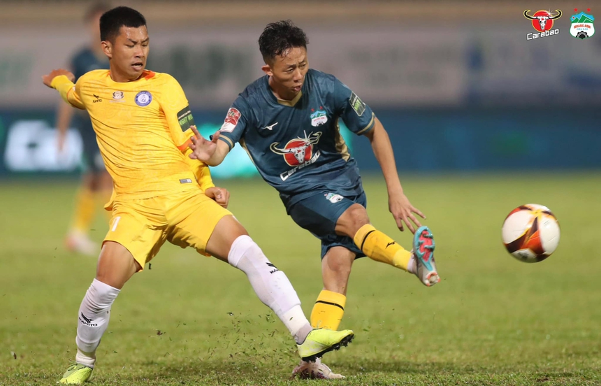 HAGL vẫn "thở" nhờ tuyến giữa - Ảnh 1.