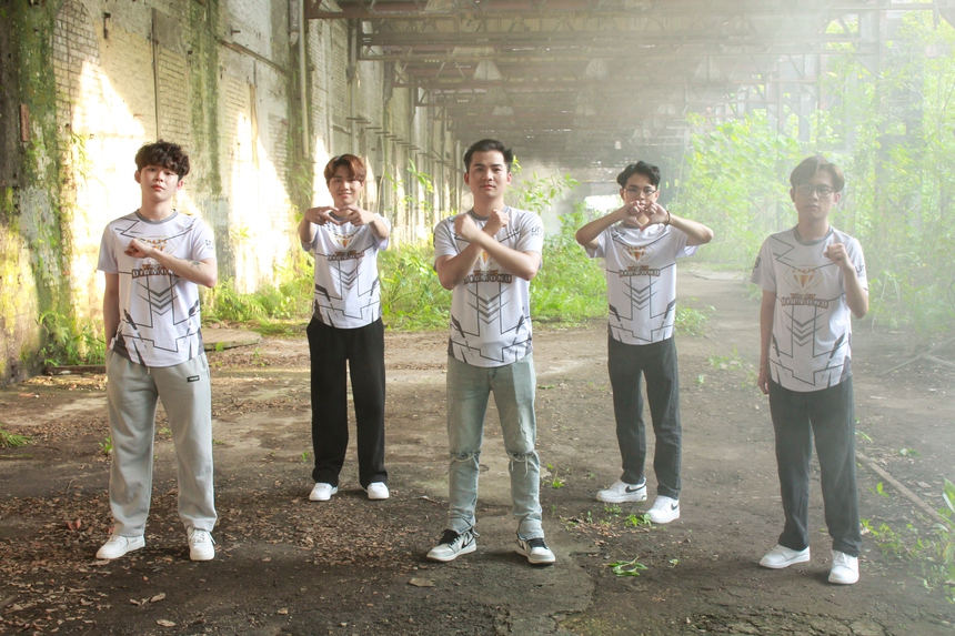 Độc quyền: Hé lộ hình ảnh thú vị của tuyển thủ Việt trong những ngày không thi đấu tại PMSL   - Ảnh 1.