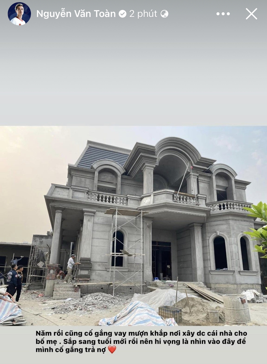 Tuổi 27 của Nguyễn Văn Toàn: Làm chủ tịch, xây nhà to cho bố mẹ, khối tài sản lên đến cả chục tỷ đồng - Ảnh 1. Tuổi 27 của Nguyễn Văn Toàn: Làm chủ tịch, xây nhà to cho bố mẹ, khối tài sản lên đến cả chục tỷ đồng - Ảnh 1.