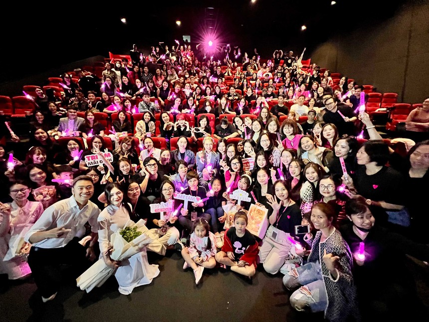 Mỹ Tâm đón cơn bão bùng nổ cảm xúc của khán giả trong chuyến cinetour phim 'Người Giữ Thời Gian' - Ảnh 6.