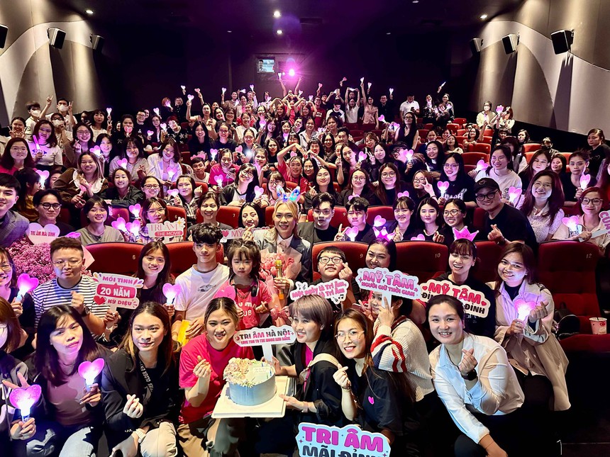 Mỹ Tâm đón cơn bão bùng nổ cảm xúc của khán giả trong chuyến cinetour phim 'Người Giữ Thời Gian' - Ảnh 5.