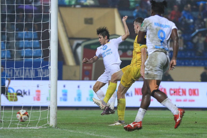 Cựu binh nhà bầu Đức tỏa sáng, “đại gia V.League” vượt CLB Hà Nội để lên đỉnh V.League - Ảnh 1. Cựu binh nhà bầu Đức tỏa sáng, “đại gia V.League” vượt CLB Hà Nội để lên đỉnh V.League - Ảnh 1.