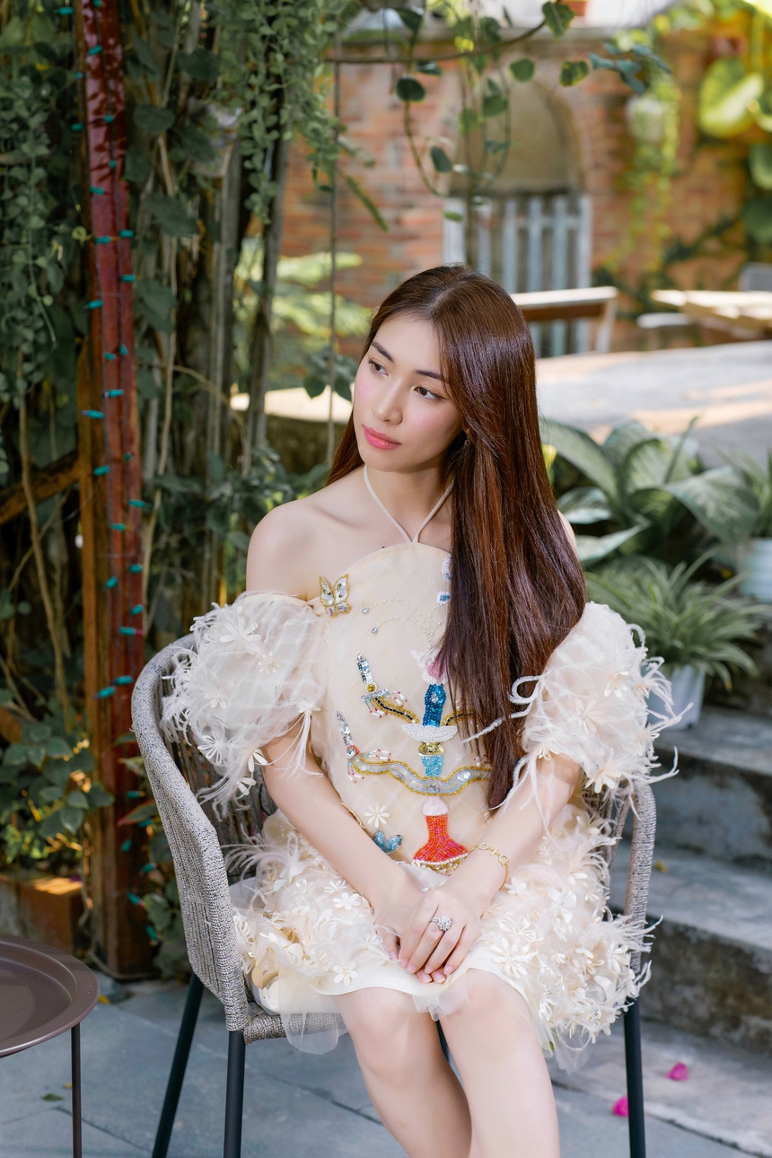 Hòa Minzy: 'Hạnh phúc là cái mà mẹ đang mong cầu cho tôi nhất' - Ảnh 2.