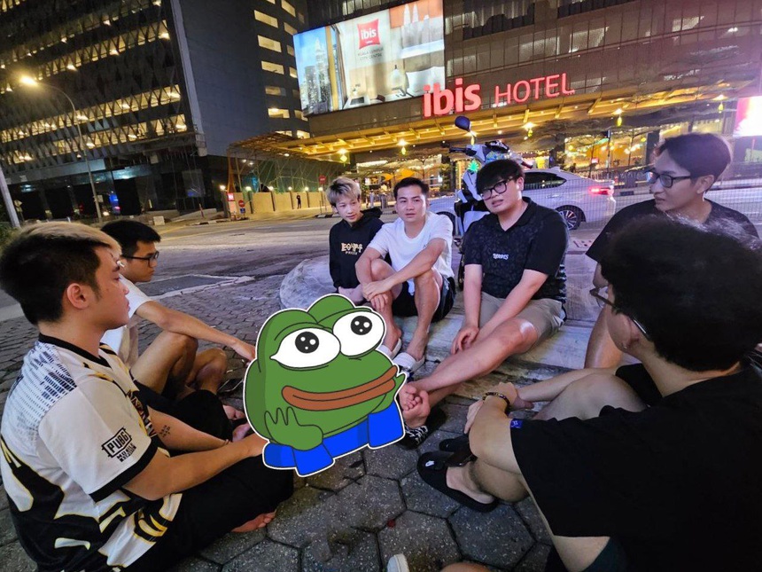 Độc quyền: Hé lộ hình ảnh thú vị của tuyển thủ Việt trong những ngày không thi đấu tại PMSL   - Ảnh 7.