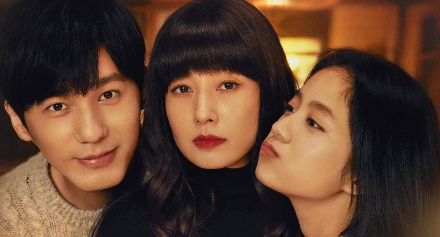 Lại một nữ chính U50 già chát mà cả gan đóng nữ sinh đôi mươi, còn làm cháu gái của đồng nghiệp cùng lứa - Ảnh 8. Lại một nữ chính U50 già chát mà cả gan đóng nữ sinh đôi mươi, còn làm cháu gái của đồng nghiệp cùng lứa - Ảnh 8.