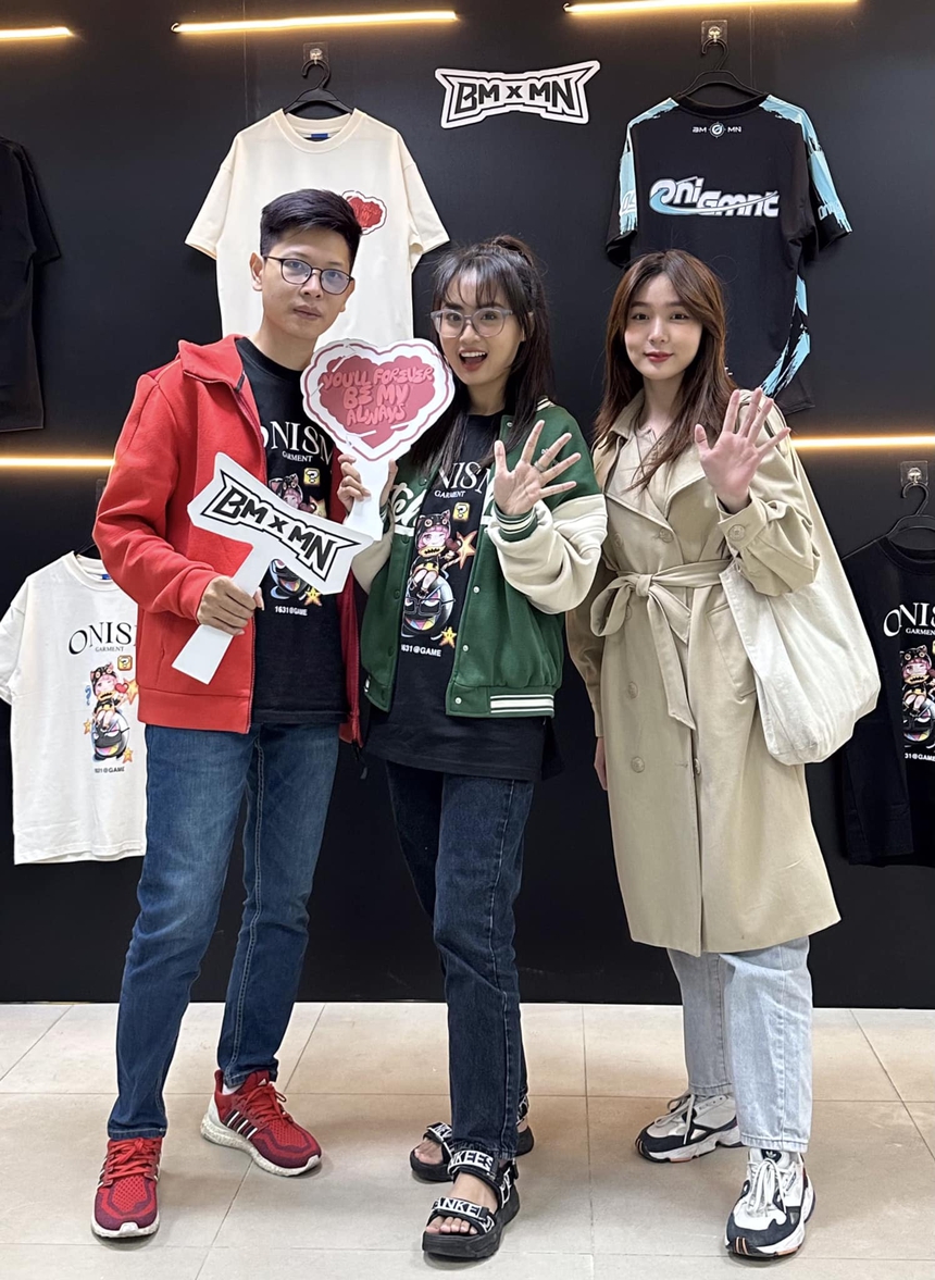 Nữ streamer thân thiết với Bomman gây chú ý, không chỉ xinh đẹp mà còn cực tài năng - Ảnh 3.