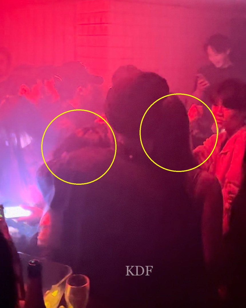 "Em trai BTS" bất ngờ bị tung ảnh đi bar, cùng lúc thân mật với 2 cô gái lạ - Ảnh 5.