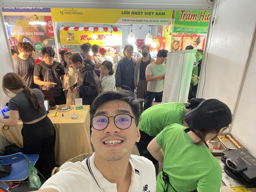 18 tuổi xuất ngoại, chủ tiệm bánh mì nổi tiếng làng game tâm sự chuỗi ngày khốn khó trên đất người - Ảnh 2.