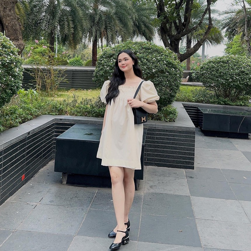 Hai ái nữ cựu Chủ tịch CLB Sài Gòn: Cô chị sang chảnh, cô em ngọt ngào, rủ nhau 'hốt trọn' bộ đôi tuyển thủ Việt Nam - Ảnh 3. Hai ái nữ cựu Chủ tịch CLB Sài Gòn: Cô chị sang chảnh, cô em ngọt ngào, rủ nhau 'hốt trọn' bộ đôi tuyển thủ Việt Nam - Ảnh 3.