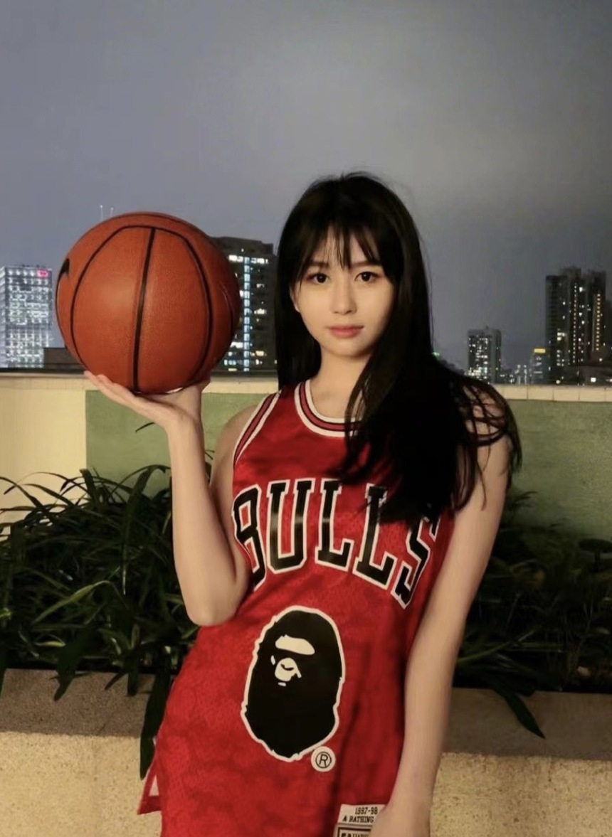 Vẻ ngoài đối lập của 2 ái nữ nhà "tường thành gợi cảm" Chung Lệ Đề - Khâu Thục Trinh: Bên nóng bỏng khó cưỡng, bên đúng chuẩn "tiểu thư đài các" - Ảnh 7. Vẻ ngoài đối lập của 2 ái nữ nhà "tường thành gợi cảm" Chung Lệ Đề - Khâu Thục Trinh: Bên nóng bỏng khó cưỡng, bên đúng chuẩn "tiểu thư đài các" - Ảnh 7.