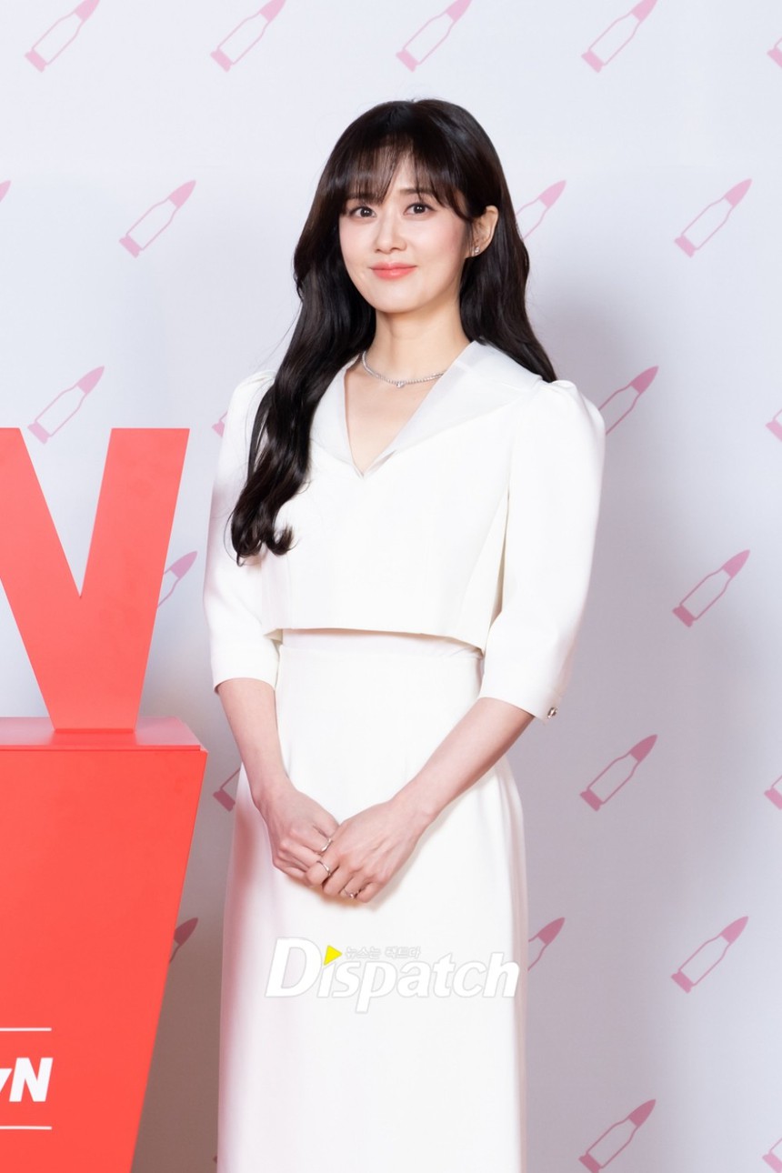 Jang Nara tái xuất màn ảnh sau kết hôn, nhan sắc tuổi 42 chiếm trọn spotlight họp báo - Ảnh 4. Jang Nara tái xuất màn ảnh sau kết hôn, nhan sắc tuổi 42 chiếm trọn spotlight họp báo - Ảnh 4.