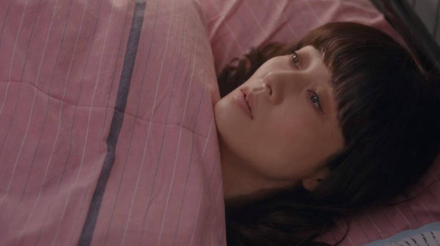 Lại một nữ chính U50 già chát mà cả gan đóng nữ sinh đôi mươi, còn làm cháu gái của đồng nghiệp cùng lứa - Ảnh 3. Lại một nữ chính U50 già chát mà cả gan đóng nữ sinh đôi mươi, còn làm cháu gái của đồng nghiệp cùng lứa - Ảnh 3.