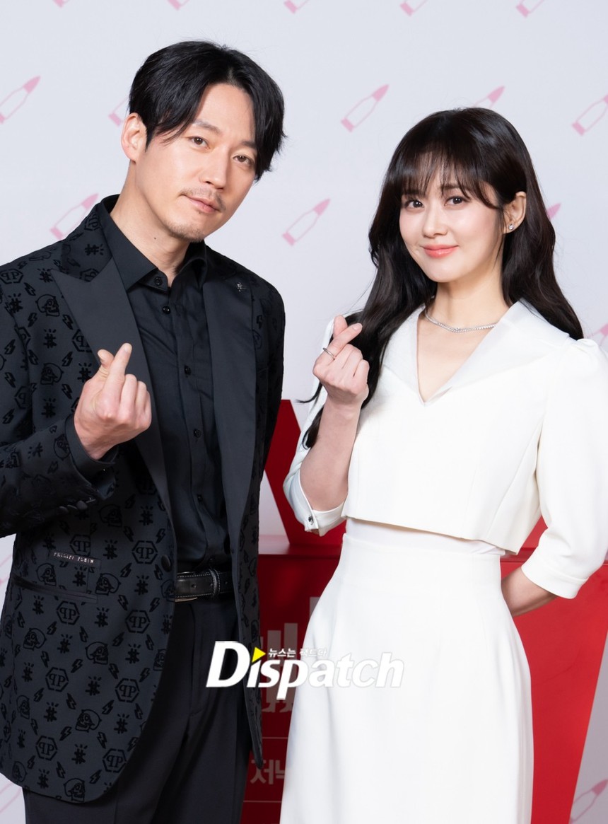 Jang Nara tái xuất màn ảnh sau kết hôn, nhan sắc tuổi 42 chiếm trọn spotlight họp báo - Ảnh 8. Jang Nara tái xuất màn ảnh sau kết hôn, nhan sắc tuổi 42 chiếm trọn spotlight họp báo - Ảnh 8.