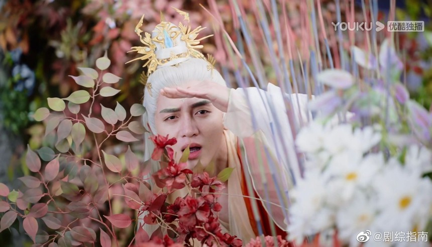 Mỹ nam tiên tử gây sốt hơn cả La Vân Hi ở 'Trường nguyệt tẫn minh': Đổi vận chỉ nhờ màu tóc, cười tỏa nắng làm chị em 'mê xỉu' - Ảnh 3. Mỹ nam tiên tử gây sốt hơn cả La Vân Hi ở 'Trường nguyệt tẫn minh': Đổi vận chỉ nhờ màu tóc, cười tỏa nắng làm chị em 'mê xỉu' - Ảnh 3.