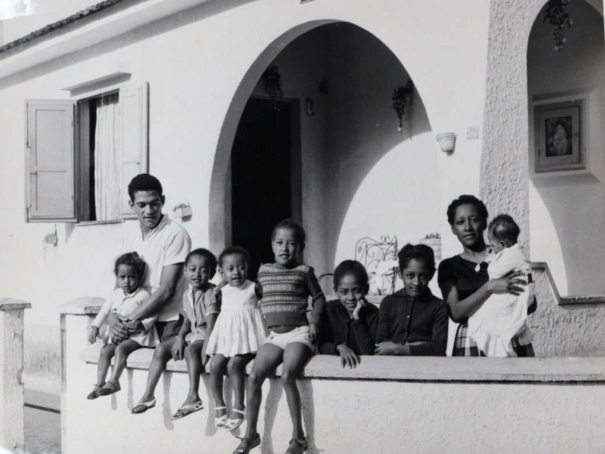 Những ông bố nhiều con nhất thế giới bóng đá - Ảnh 2.