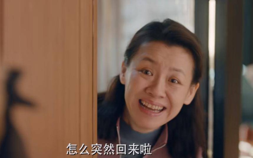 Lại một nữ chính U50 già chát mà cả gan đóng nữ sinh đôi mươi, còn làm cháu gái của đồng nghiệp cùng lứa - Ảnh 5. Lại một nữ chính U50 già chát mà cả gan đóng nữ sinh đôi mươi, còn làm cháu gái của đồng nghiệp cùng lứa - Ảnh 5.