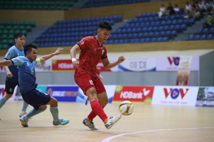 Văn Ý hoá "người nhện", Thái Sơn Nam vẫn mong manh ngôi đầu - Ảnh 5.