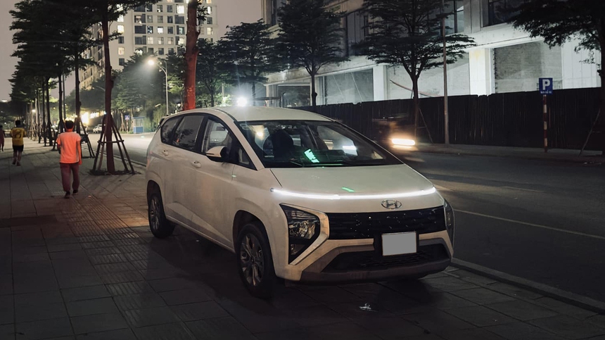 Mua Hyundai Stargazer bản rẻ nhất dịp khuyến mại, chủ xe tưởng món hời nhưng rồi vỡ mộng - Ảnh 2.