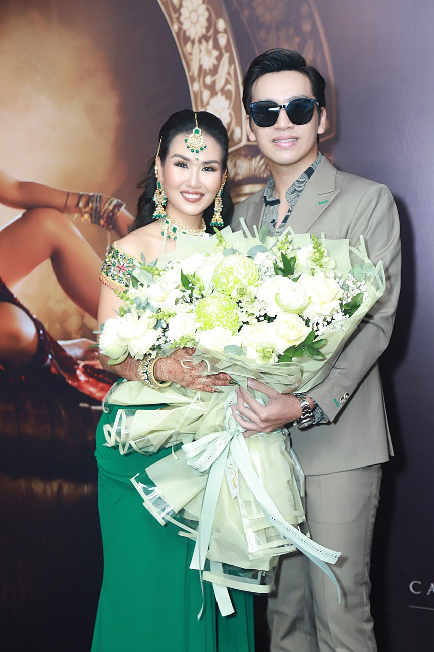 Chồng cho 5 tỷ, Võ Hạ Trâm ra mắt MV 'khủng' nhất sự nghiệp, kể lý do hát tiếng Ấn Độ khiến ai cũng 'bật cười' - Ảnh 14. Chồng cho 5 tỷ, Võ Hạ Trâm ra mắt MV 'khủng' nhất sự nghiệp, kể lý do hát tiếng Ấn Độ khiến ai cũng 'bật cười' - Ảnh 14.