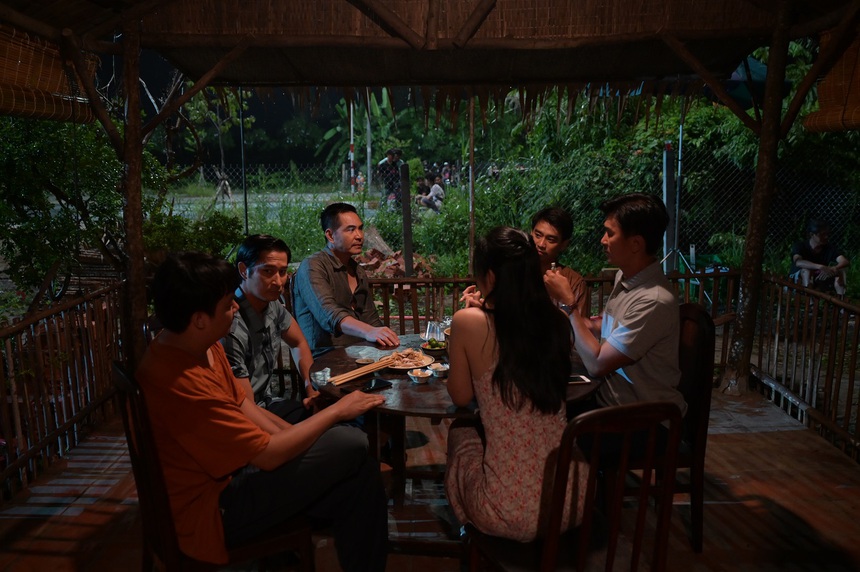 Lý do Lý Hải bỏ tiền xây dựng cả dãy nhà rồi phá bỏ trong "Lật Mặt 6" - Ảnh 2. Lý do Lý Hải bỏ tiền xây dựng cả dãy nhà rồi phá bỏ trong "Lật Mặt 6" - Ảnh 2.