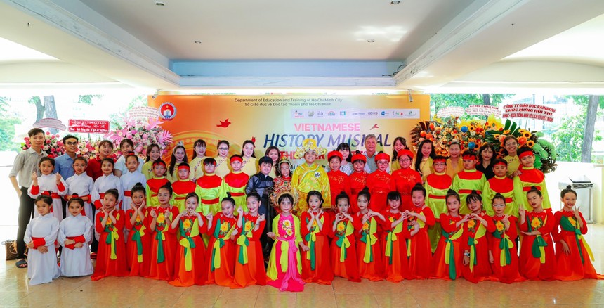 Dạy sử Việt qua ca kịch tiếng Anh - Ảnh 2. Dạy sử Việt qua ca kịch tiếng Anh - Ảnh 2.
